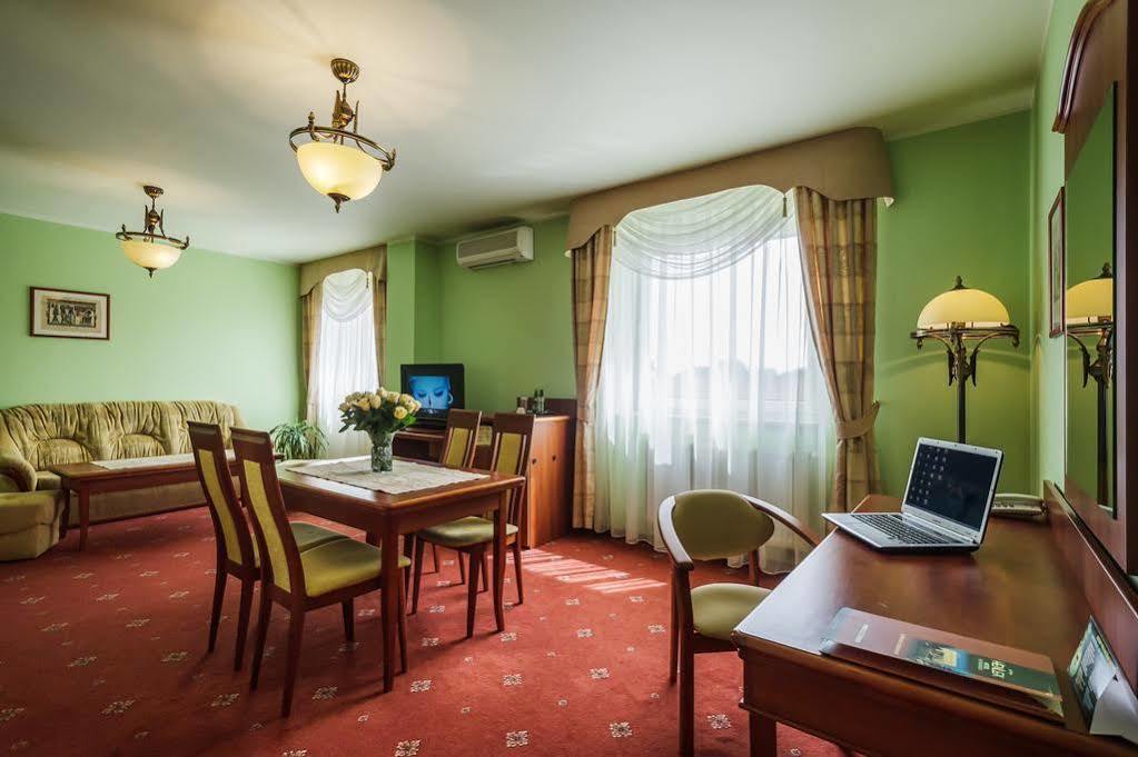 Bialy Dom Henlex Hotel Restauracja Poznan Exterior foto